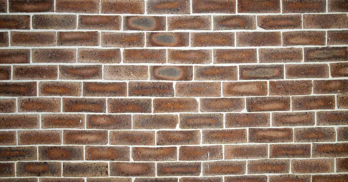 High-resolution textured brick wall, perfect for design and architectural projects.